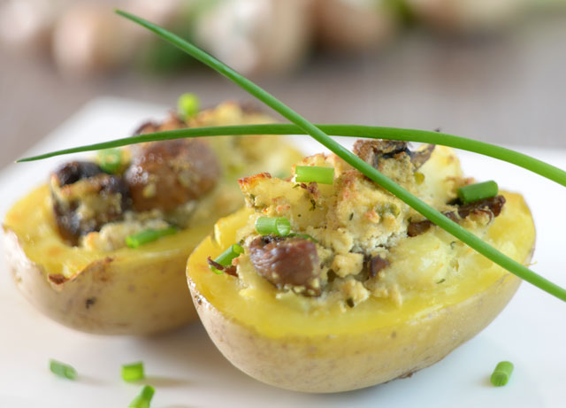  Überbackene Ofenkartoffel mit Porree und Pilzen 